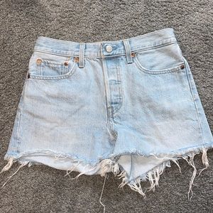 Levis wedgie cut off shorts